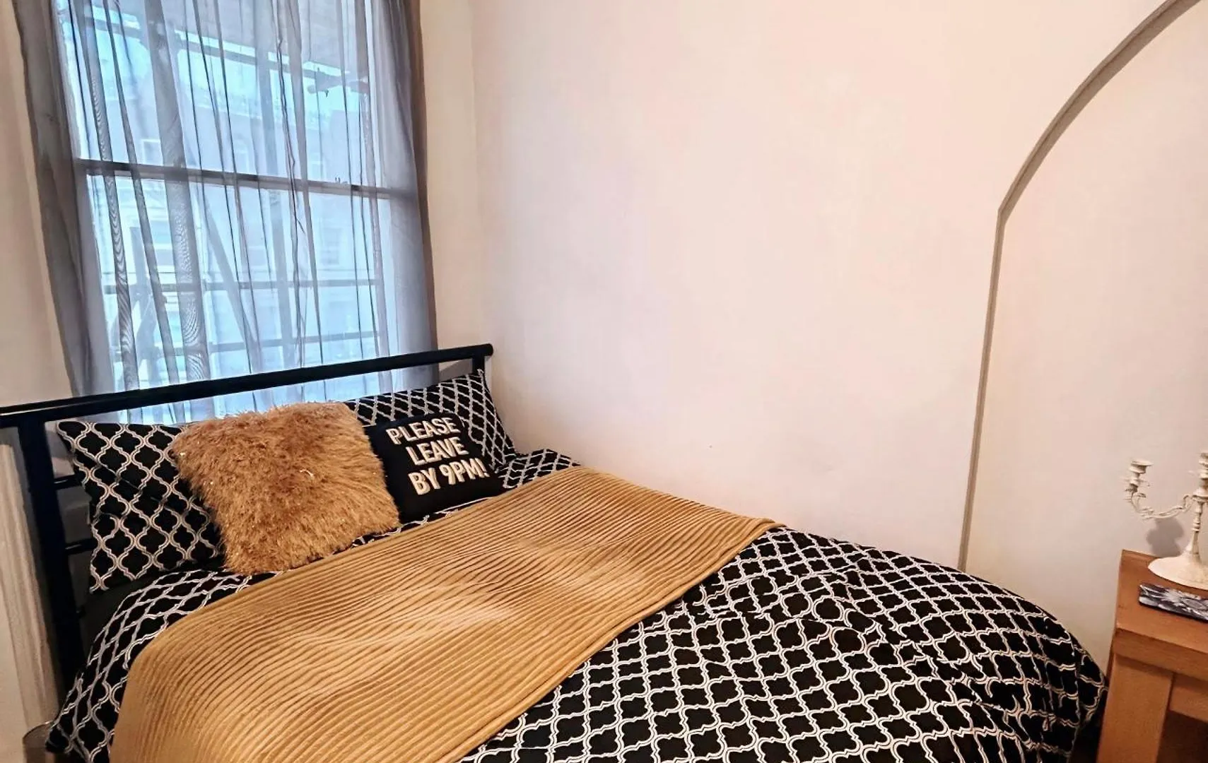 Spacious Studio Flat In London