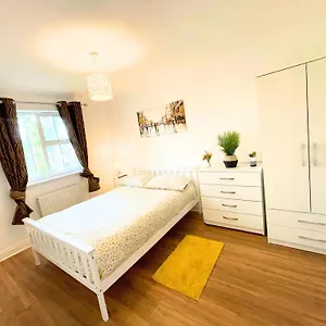 A Lovely Near Greenwich Homestay